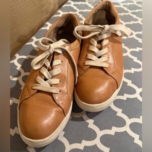 Clarks Artisan Camel color Leather Sneaker / SZ 9.5